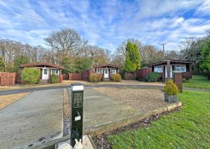 Κήπος έξω από το Heronstone Lodges