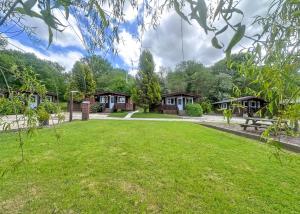 Κήπος έξω από το Heronstone Lodges