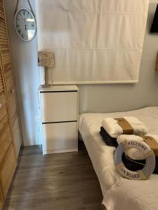 En eller flere senge i et værelse på Czerwony Kominek