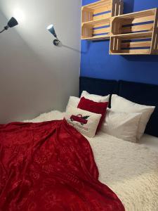 En eller flere senge i et værelse på Czerwony Kominek