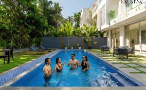 Swimmingpoolen hos eller tæt på EKOSTAY Luxe I Avante Villa