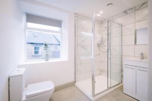 Et badeværelse på Sun Street Retreats + 45 billeder