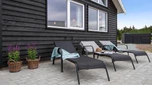 En terrasse eller udendørsområde på Villavilla #390 - Blåvand, Vestjylland + 13 billeder