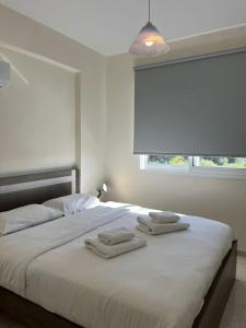 Postel nebo postele na pokoji v ubytování Eden Heights Sea View Apartment 203 - By IMH Travel & Tours