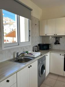 Kuchyň nebo kuchyňský kout v ubytování Eden Heights Sea View Apartment 203 - By IMH Travel & Tours