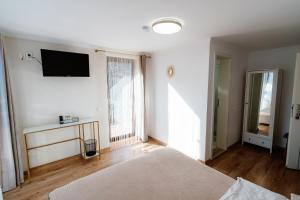 Giường trong phòng chung tại Oana's Guesthouse