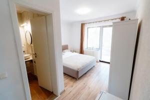 Giường trong phòng chung tại Oana's Guesthouse