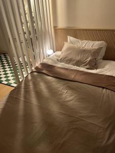 a bed with a wooden headboard and a bedskirtspectspectspects at 부천역300m 코지하우스 in Sosa +10 photos