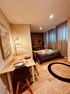 En eller flere senge i et værelse på L'Ecrin du Mallarmé - WiFi - Neuf