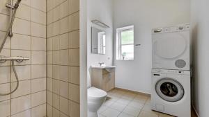 Et badeværelse på Villavilla #247 - Ebeltoft, Østjylland + 20 billeder