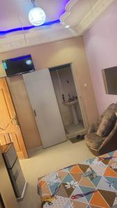 Et tv og/eller underholdning på Chambre climatise