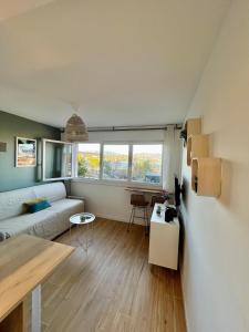 Posezení v ubytování Studio cosy VUE MER au cœur des Sablettes