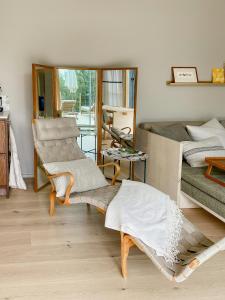 Posezení v ubytování Paradise With Pool Near Nature's Beautiful Views