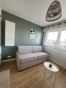 Posezení v ubytování Studio cosy VUE MER au cœur des Sablettes