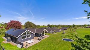 Budova, kde se prázdninový dům nachází + 15 fotografií