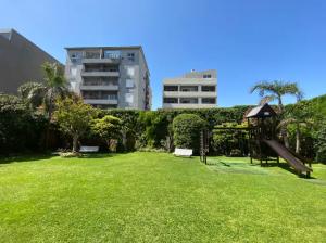 Vườn quanh Tigre Centro con seguridad y piscina - Consultar parking