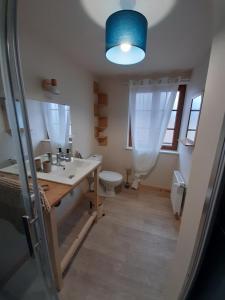 Fotografie z fotogalerie ubytování Gîte À l'ombre du pommier v destinaci Ruynes-en-Margeride + 26 fotografií