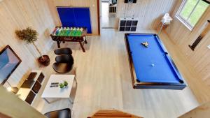 una vista aérea de una mesa de billar en una casa pequeña en Villavilla #280 - Nordals, Sydjylland, en Nordborg