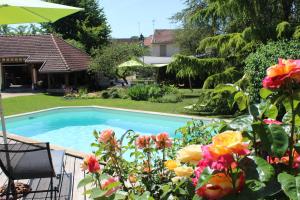 Swimmingpoolen hos eller tæt på La chabrouchine