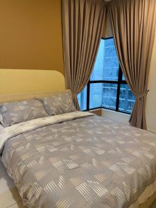 Postel nebo postele na pokoji v ubytování Muji feel majestic maxim , Taman len sen