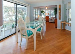 Køkken eller tekøkken på Harbour Oaks 503