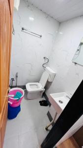 Ένα μπάνιο στο Hotel Benz Inn