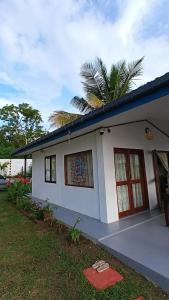 a house with a mural on the side of it at Aqua Vista Studio Appartment in Tangalle