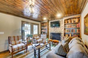 Et opholdsområde på Fishing Ponds Peaceful Tifton Getaway