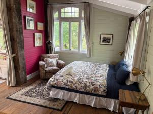 a bedroom with a bed and a window at Leura Haven Rustic Mountain Cottage in Leura +18 photos