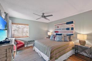 En eller flere senge i et værelse på Shipwatch 200 + 26 billeder