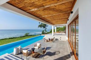 Swimmingpoolen hos eller tæt på Delphina