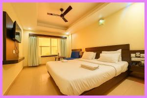 Postel nebo postele na pokoji v ubytování Hotel Aashviro Dipganga Premium Inn near Sea Beach # Jagannath Temple # Free wifi and Parking Facilities- Best Premium Hotel