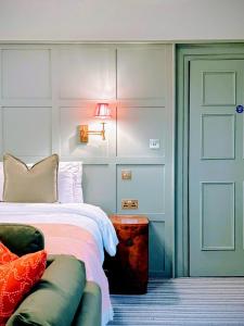 Postel nebo postele na pokoji v ubytování nap Hotel King Square