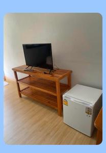 TV a/nebo společenská místnost v ubytování ບ້ານ ດາວເຈົ້າ