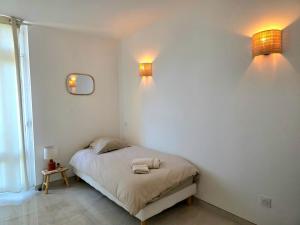 Giường trong phòng chung tại Grand 3 chambres - Bohème chic près du stade