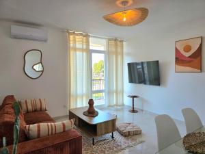 TV/trung tâm giải trí tại Grand 3 chambres - Bohème chic près du stade