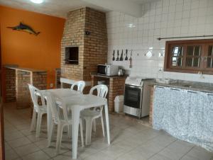 Køkken eller tekøkken på Casa de temporada praia dos Ingleses - norte da ilha + 23 billeder