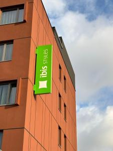 Certifikát, hodnocení, plakát nebo jiný dokument vystavený v ubytování ibis Styles Warszawa Airport