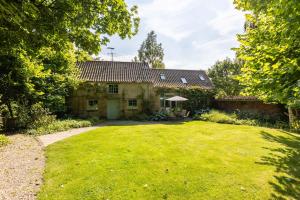 Vườn quanh The Coach House at Noelles Cottages