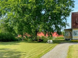 En have udenfor Historic Vicarage By The Lake In Dalskog