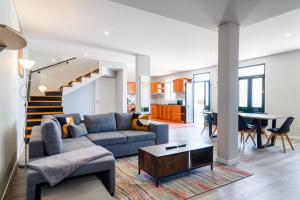 Et opholdsområde på GuestReady - Escape with Ocean and Mountain Views