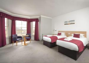 Postel nebo postele na pokoji v ubytování The Carlton Hotel + 2 fotografie