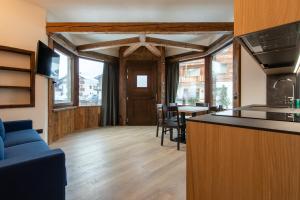 Kuchyň nebo kuchyňský kout v ubytování Chalet Layla + 40 fotografií