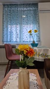 Et opholdsområde på Apartman Anamari + 15 billeder