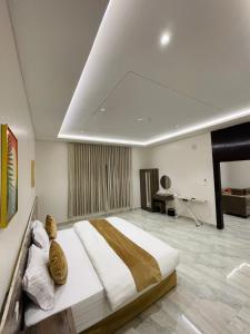 Кровать или кровати в номере شقق كالم للشقق المخدومه 4