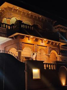 een gebouw met twee stapelbedden erbovenop bij The Heritage in Jodhpur