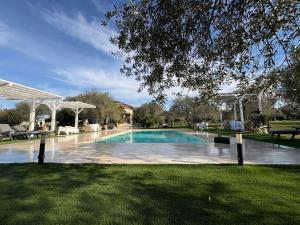 einen Pool im Garten mit in der Unterkunft Villa Marianna in Alghero
