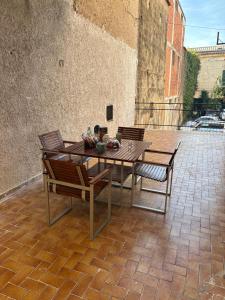een houten tafel en stoelen op een terras bij Appartament house in Marcianise +36 foto's