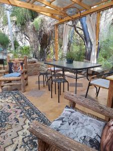 En restaurant eller et andet spisested på Valle de Elqui Cabañas Elquisco + 12 billeder