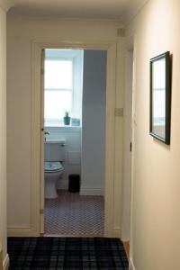 Et badeværelse på Littlebay Penthouse + 37 billeder